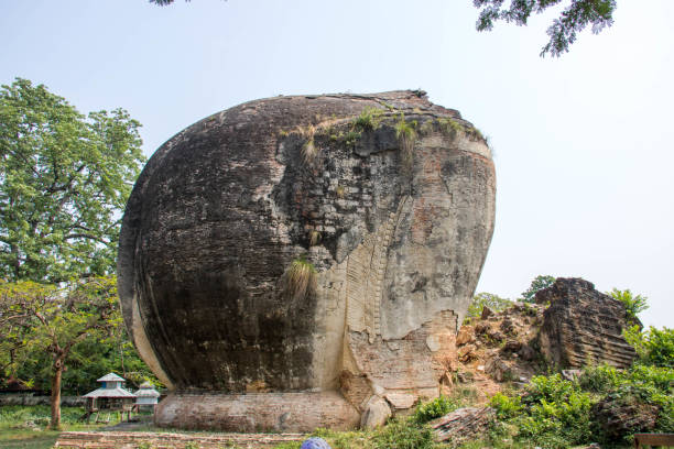 istock Myanmar: Lions Of Stone 989456056