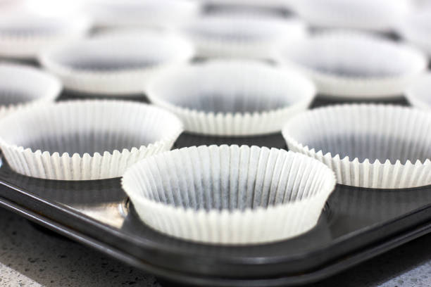 istock Empty paper forms for muffins and cupcakes in a metal tray 989461960
