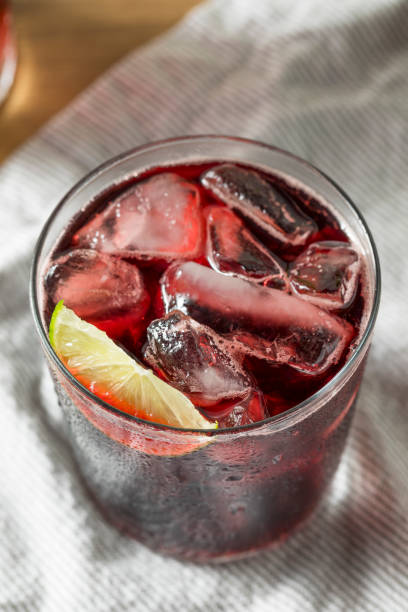 istock Alcoholic Red Wine and Cola Cocktail 989462544