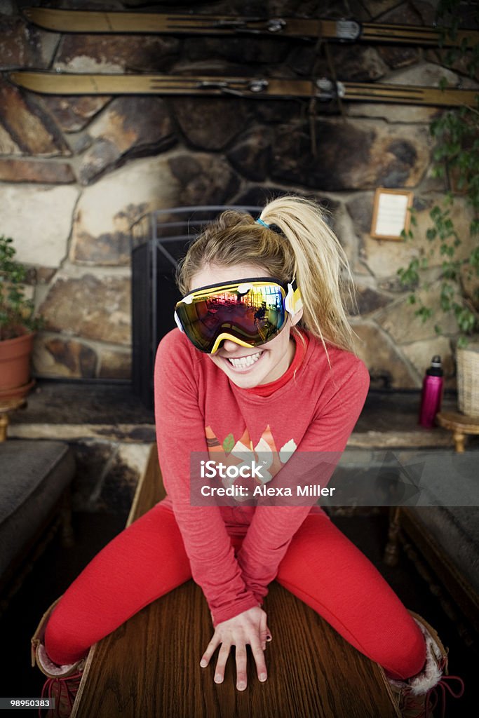 Portrait of smiling skier girl in lodge. - Royalty-free Ceroulas Foto de stock