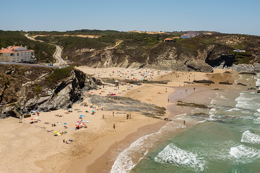 Playa de Zambujeira do Mar, Alentejo, Portugal, durante el verano photo