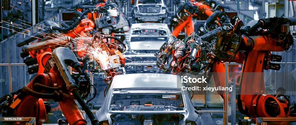 In der industriellen Produktionswerkstatt arbeitet der Roboterarm der Automobil Produktionslinie - Lizenzfrei Auto Stock-Foto
