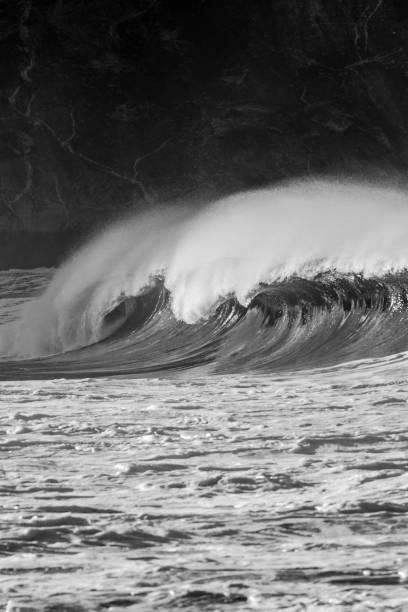 istock Big crashing wave Itacoatiara Beach 989549524