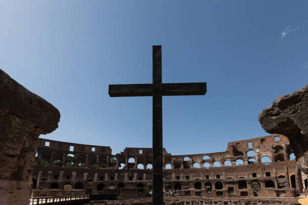 istock Cross at the Colosseum in Rome 989595516