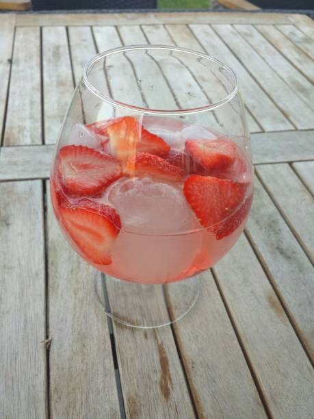 istock Strawberry ice cube coctail daiquiri bellini wodka alcohol liquor 989616440