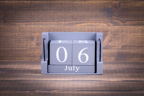 istock 6 July. Wooden, square calendar 989658632