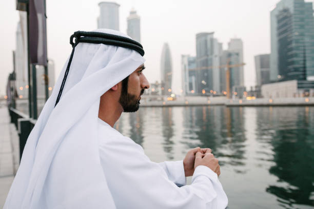 istock Emirati man looking at buildings. 989669072