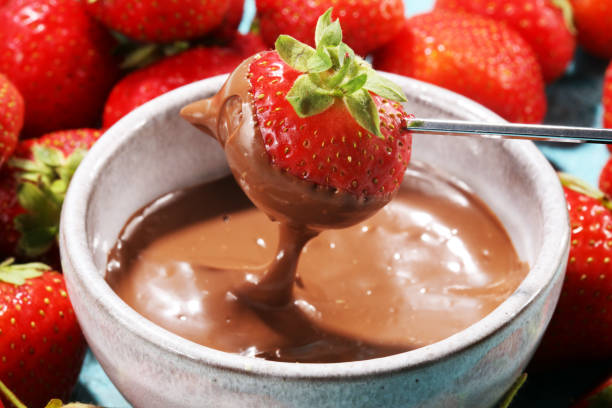 istock Fondue with Melting chocolate or melted chocolate and strawberry. 989729654