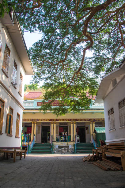 istock Myanmar: Mahagandayon Monastery in Amarapura 989733028
