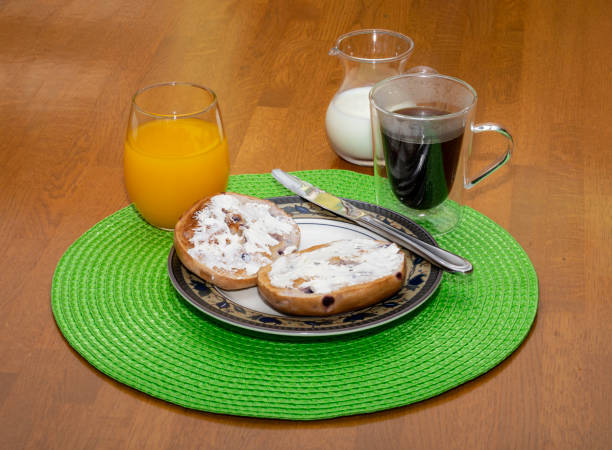 ブルーベリーのベーグルの朝食 ii - cream cheese flash ストックフォトと画像