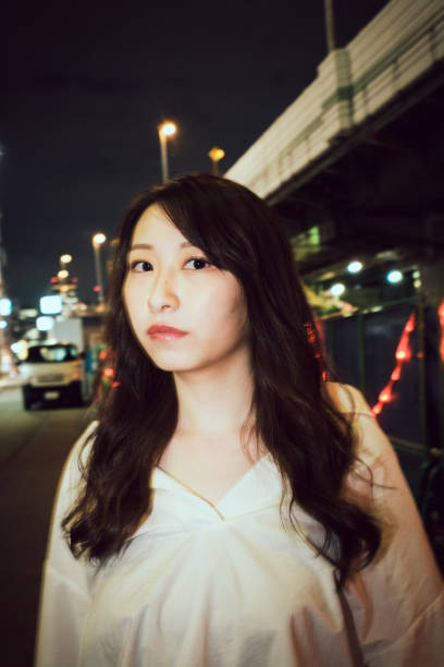 portrait of contemporary young japanese woman at night street - mona lisa imagens e fotografias de stock