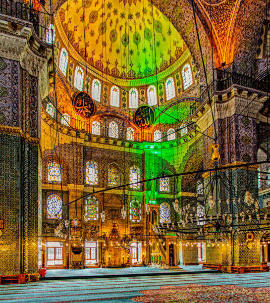 istock Interior of Yeni Mosque in Istanbul 989936870