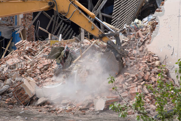 istock Demolition of the old building 989991554