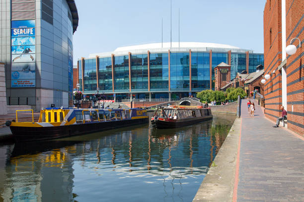 navigazione sul canale di birmingham - bnc - sea life centre foto e immagini stock