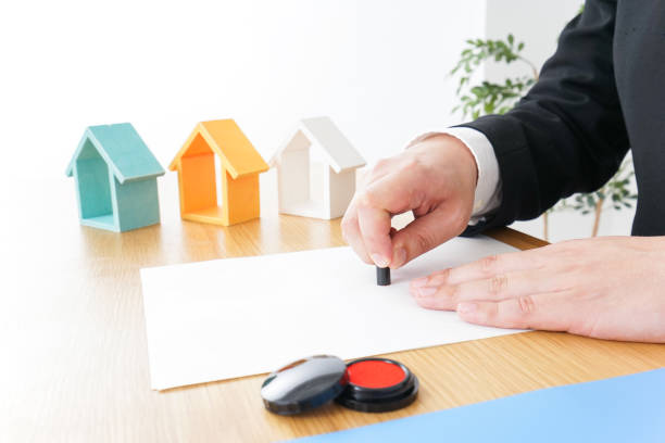 istock Contracting businessperson image 990042374