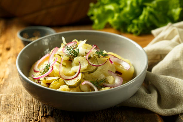 ensalada de patata - salad prepared potato potato salad food fotografías e imágenes de stock