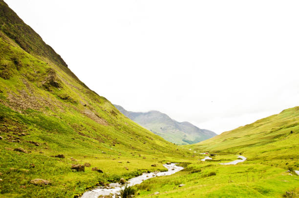 die große und wunderschöne natur - italian lake district stock-fotos und bilder