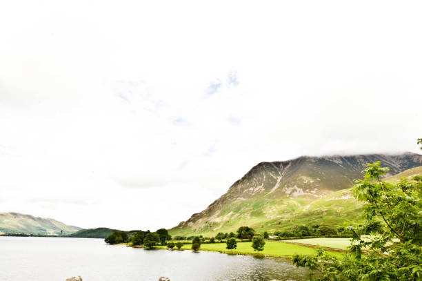 la belle et grande nature - italian lake district photos et images de collection