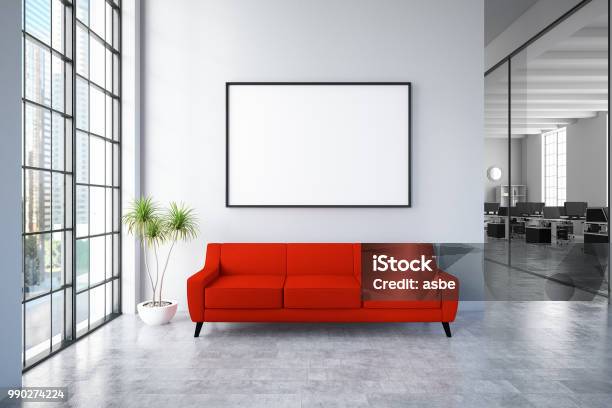 Wachtkamer Met Leeg Frame En Rode Sofa Stockfoto en meer beelden van Kantoor - Kantoor, Omwalling, Fotolijst