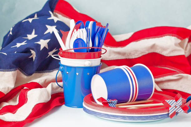 mesa de celebración 4 de julio - napkin american flag holiday fourth of july fotografías e imágenes de stock