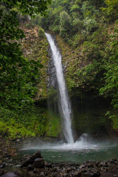istock La Fortuna waterfall pod detail 990376466