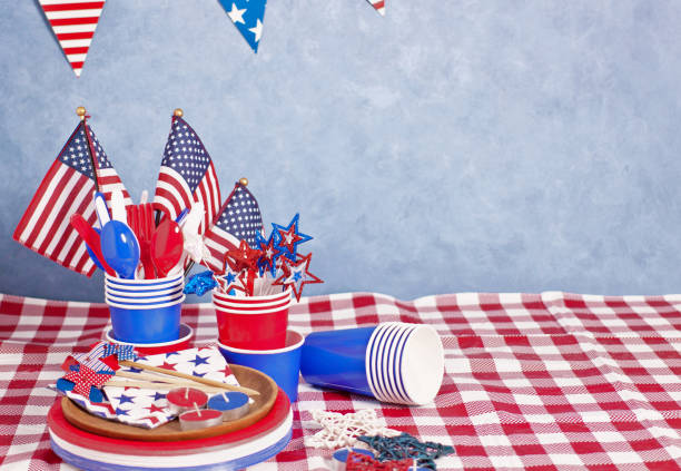 nappe de cocher 4 juillet célébration table - napkin american flag holiday fourth of july photos et images de collection