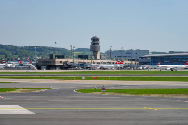 flughafen zürich zrh - zrh wiedenmeier stock-fotos und bilder