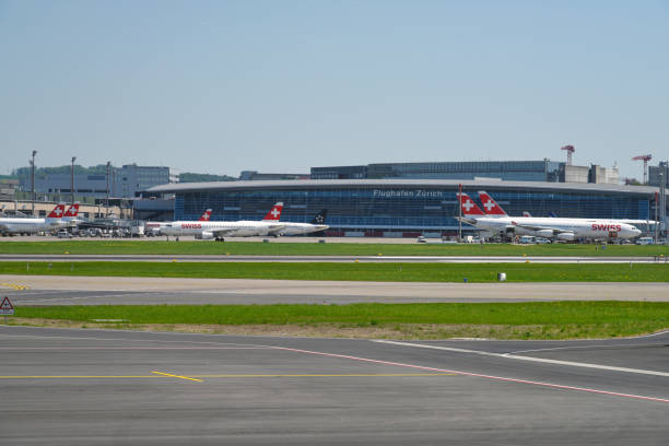 flughafen zürich zrh - zrh wiedenmeier stock-fotos und bilder