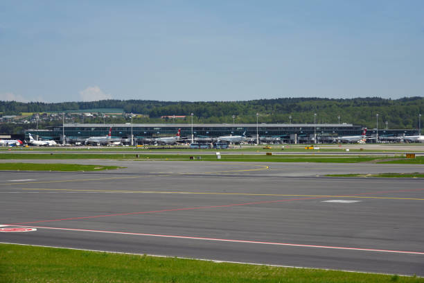 flughafen zürich zrh - zrh wiedenmeier stock-fotos und bilder