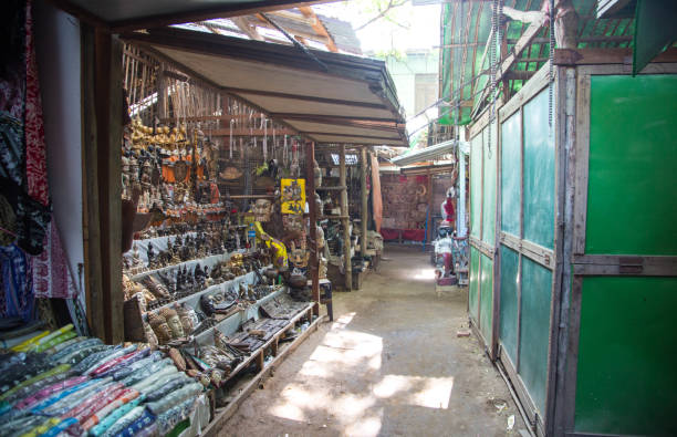 istock Myanmar: Nyaung Oo Marketplace 990505242