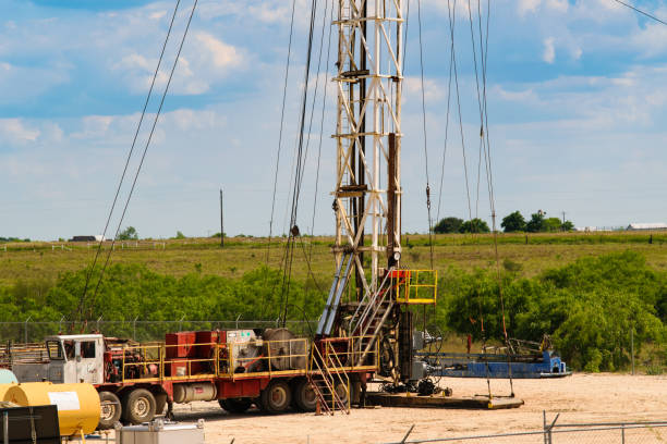 Oil and Gas Workover Rig Oil and Gas Workover Rig wellhead stock pictures, royalty-free photos & images