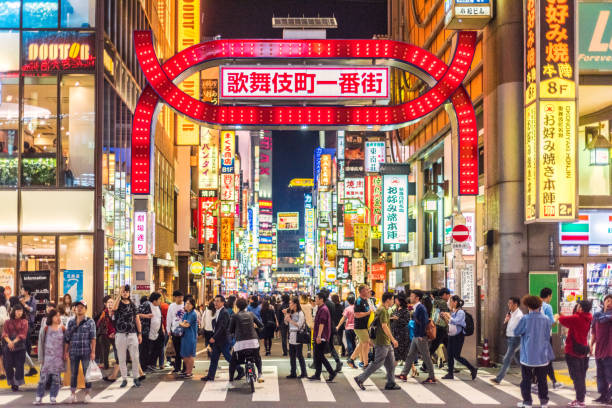 kabukicho bezirk - tokyo prefecture street night japan stock-fotos und bilder