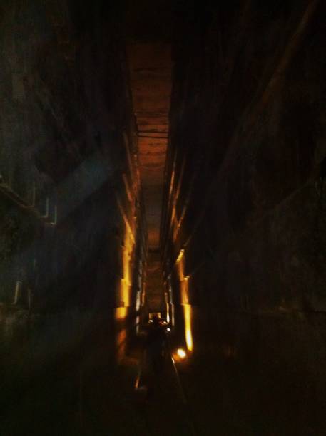 inside the great pyramid of giza, cairo, egypt. - giza pyramids sphinx pyramid shape pyramid imagens e fotografias de stock