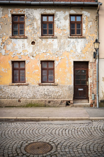 istock Paint peeling off an old building, Naumburg, Germany 990898942