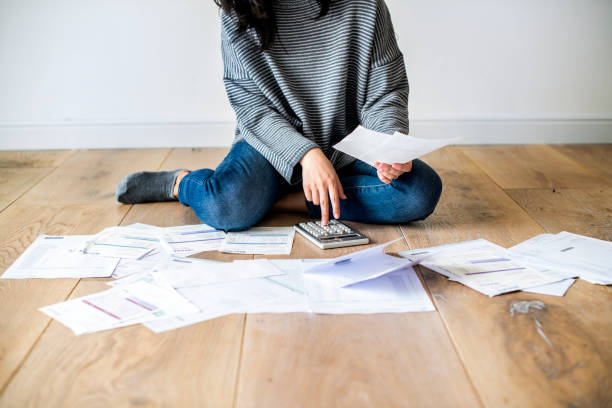istock Woman managing the debt 990947798