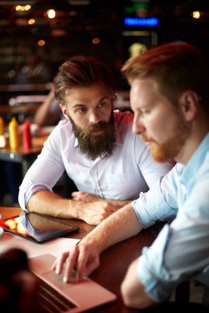 istock Business people working on the go 991010326