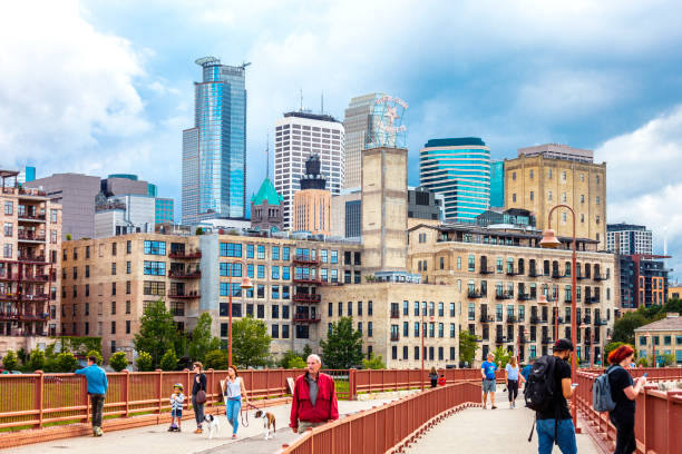 stone arch bridge in minneapolis - arch bridge imagens e fotografias de stock