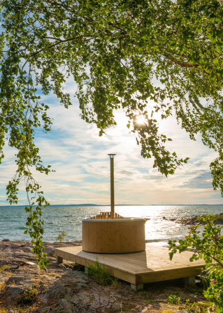 hot tub by the beach on sunny day - finland sauna lake house imagens e fotografias de stock