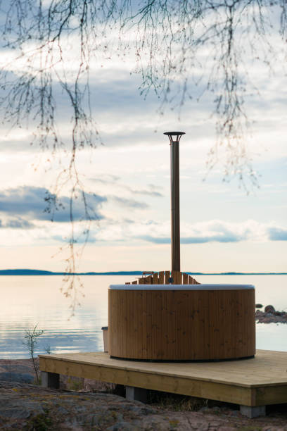 beachside hot tub on calm day - finland sauna lake house imagens e fotografias de stock