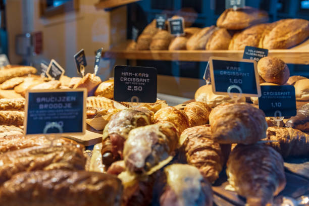 istock Freshly baked food in display cabinet at cafe 991050818