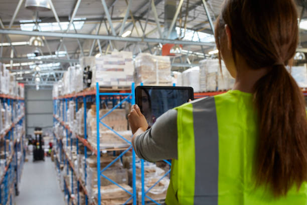 istock Female manager overseeing work in warehouse 991056380