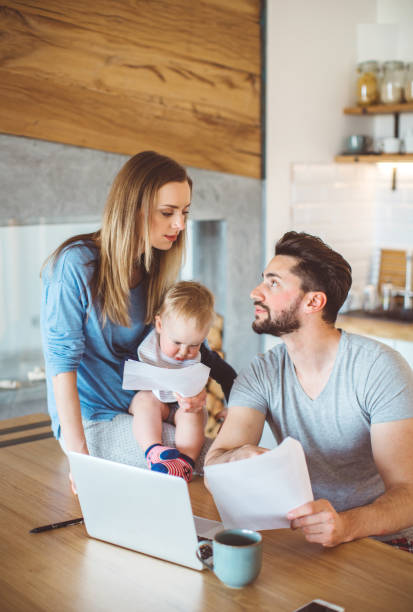 istock Family spend morning in kitchen 991082544