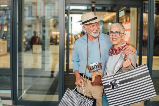 istock Senior couple shopping together 991084330
