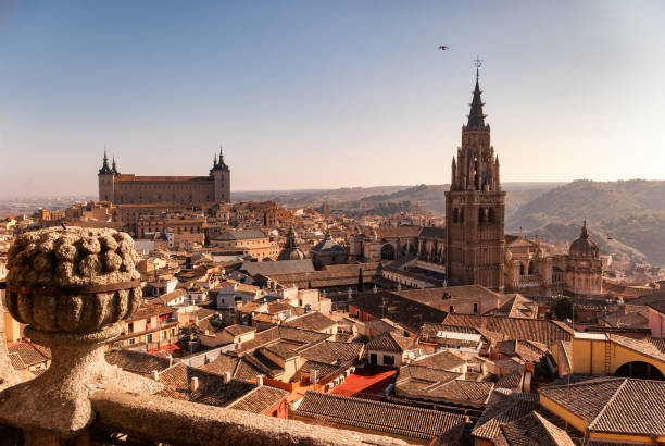general view of the old town of toledo spain - madrid built structure house spain imagens e fotografias de stock