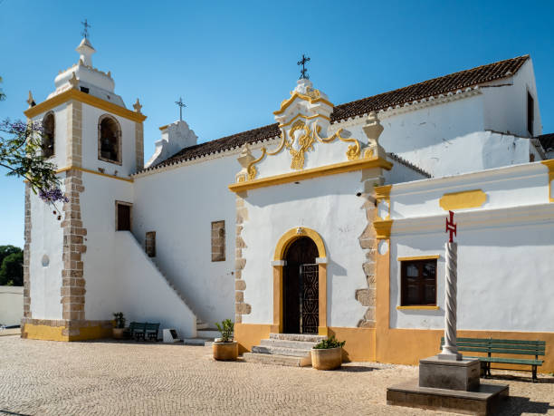 istock Catholic church Alvor Matrix, Portugal 991124012