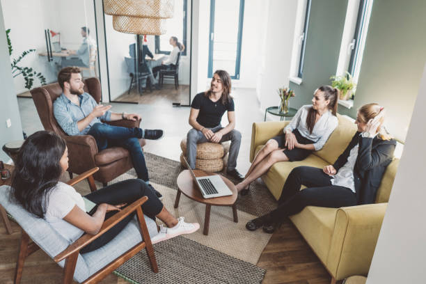 istock Everyone gathered for the meeting 991162256