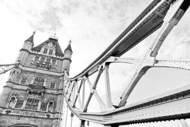 istock Tower Bridge in London on a sunny day 991200042