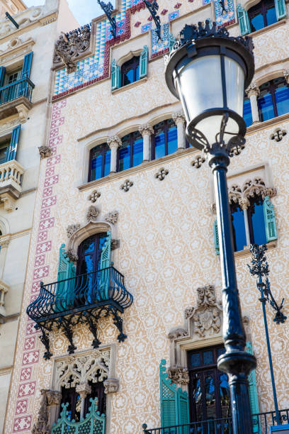 detalle de la casa amatller de barcelona españa - cadafalch fotografías e imágenes de stock