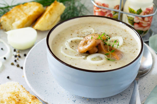 diet menu. puree soup mushrooms with croutons in a bowl on a light slate background. the concept of healthy eating. - 11927 imagens e fotografias de stock