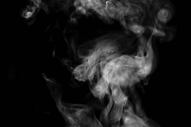 дым на черном фоне - luza стоковые фото и изображения